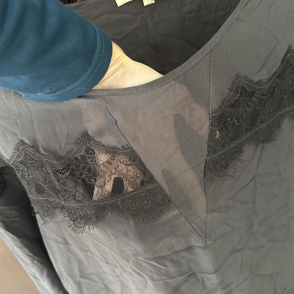 Gold Hawk silk blouse - Picture 5 of 7